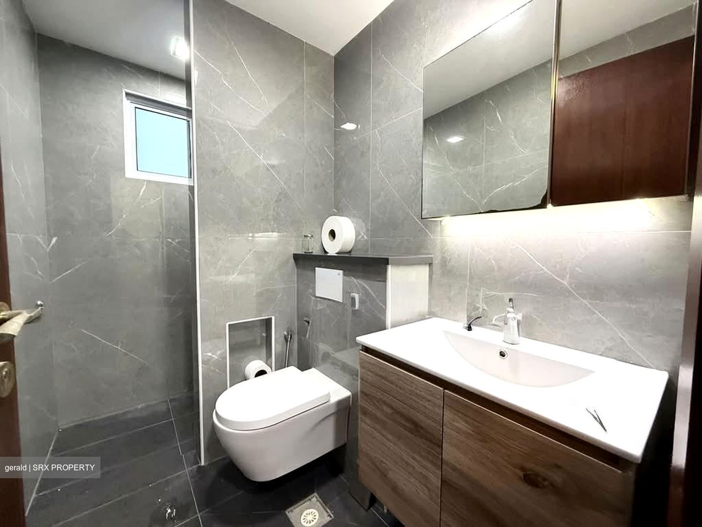 Straits Gardens (D27), Terrace #572297101
